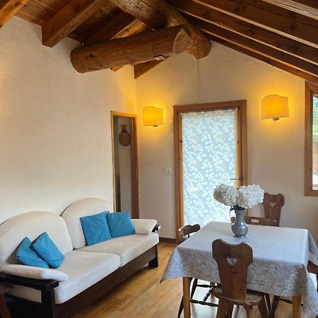 Chalet Blanc "La Mansarda" Courmayeur Exterior photo