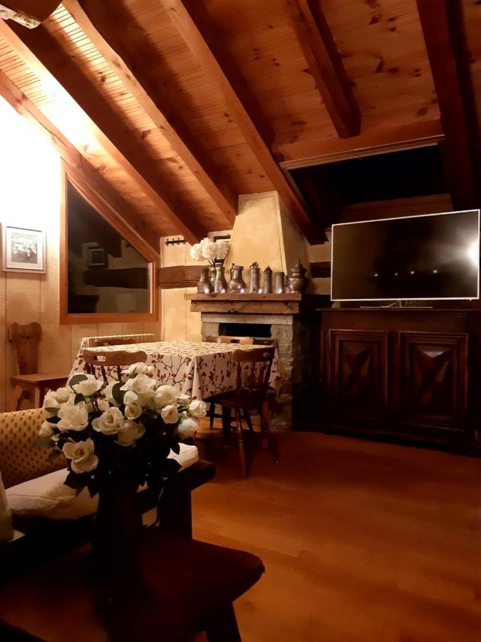 Chalet Blanc "La Mansarda" Courmayeur Exterior photo