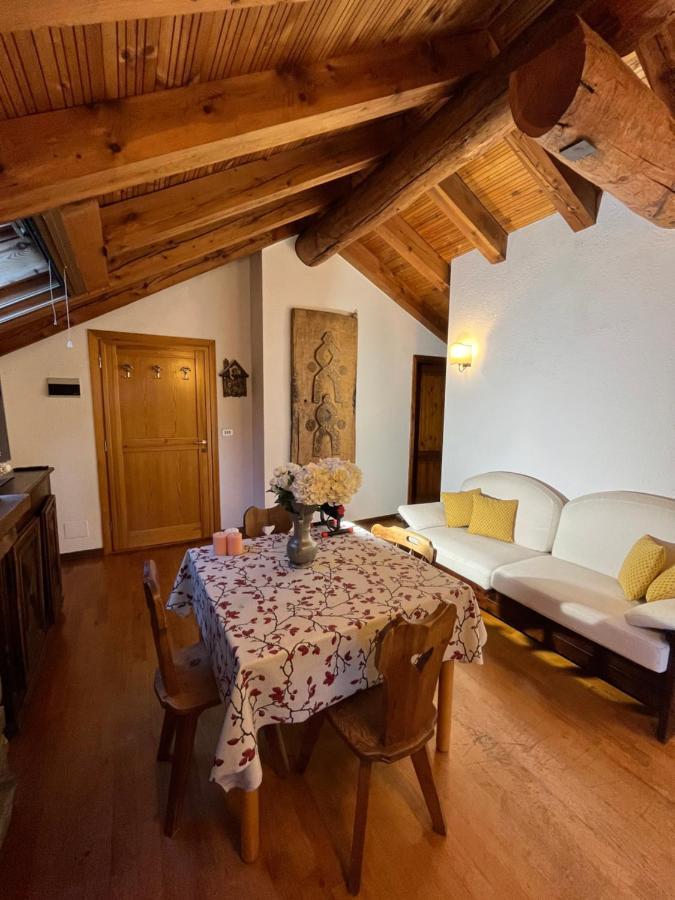 Chalet Blanc "La Mansarda" Courmayeur Exterior photo