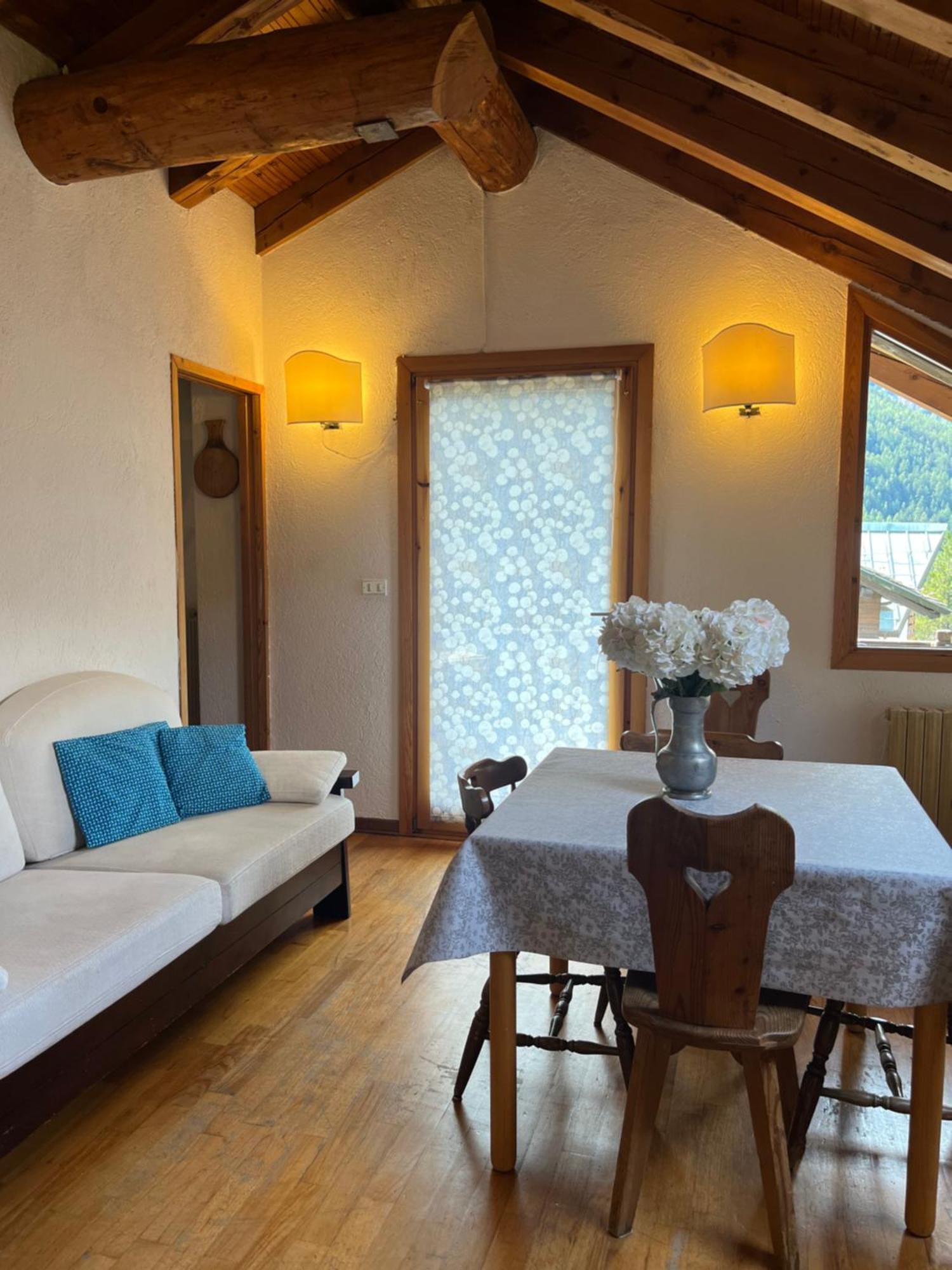 Chalet Blanc "La Mansarda" Courmayeur Exterior photo