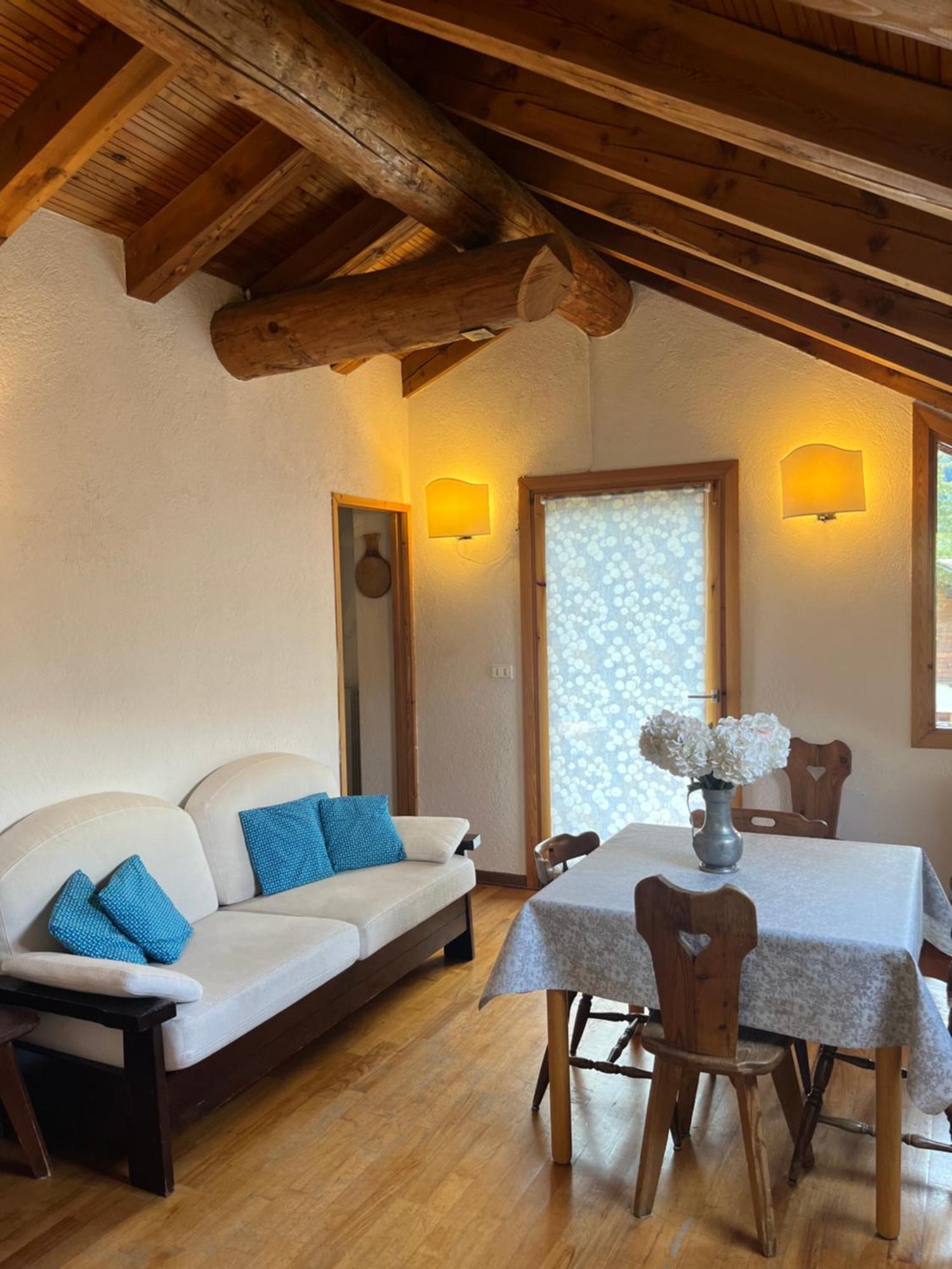 Chalet Blanc "La Mansarda" Courmayeur Exterior photo
